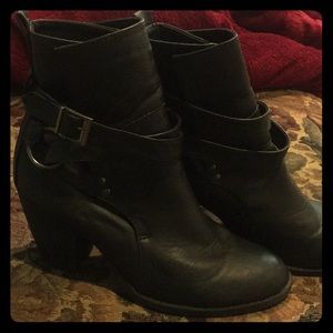 Heel boots